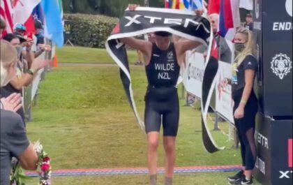 Triatleet Hayden Wilde werd in 2021 wereldkampioen Xterra in Maui