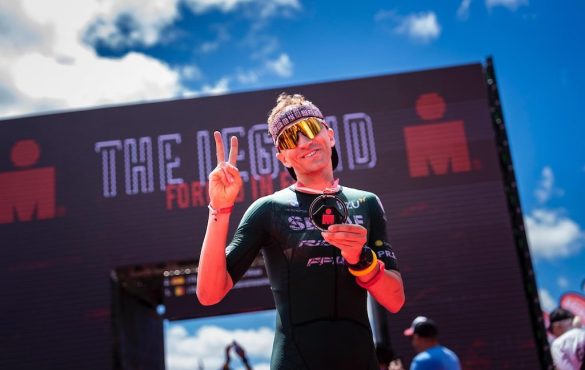 Kenneth Vandendriessche won voor de 2de keer Ironman Lanzarote en is de 3de Belgische triatleet die naar Kona mag (foto: Ironman/James Mitchell)