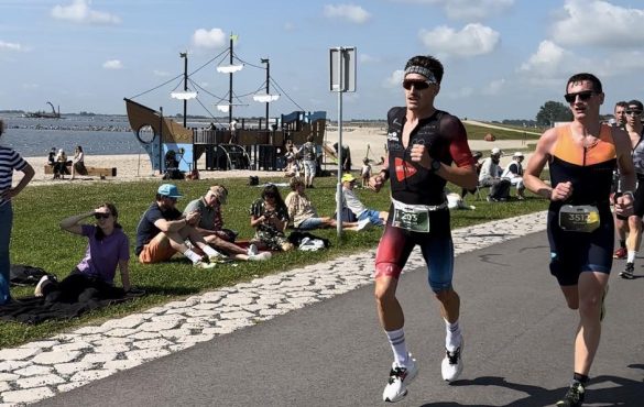 Laurens Verluyten loopt naar 2de plaats in 70.3 Ironman Westfriesland (foto: Karen Oyarbide RR)