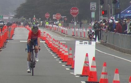 Taylor Knibb pakte een mega voorsprong in de 80 km fietsen in de T100 San Francisco triatlon (foto; 3athlon.be)