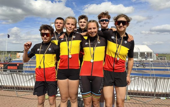 Alle Belgische kampioenen op het BK jeugdtriatlon in Kinrooi (foto: 3athlon.be)