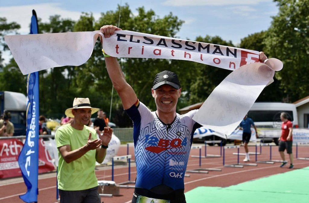 Hans Van den Buverie wint Elsassman halve triatlon in de Vogezen, Chariel De Cock tweede vrouw