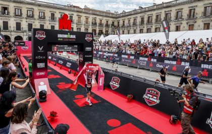 Kat Matthews wint de Ironman Vitoria-Gasteiz in een snelle 8u24 (foto: Pablo Blazquez Dominguez/Getty Images for Ironman)