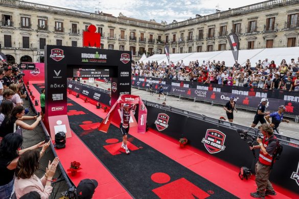 Kat Matthews wint de Ironman Vitoria-Gasteiz in een snelle 8u24 (foto: Pablo Blazquez Dominguez/Getty Images for Ironman)