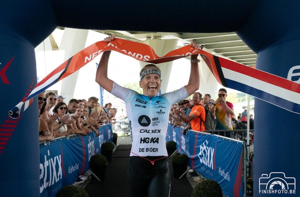 Nederlandse triatlete Marlene De Boer pakt eerste Ironman overwinning in Kalmar, Belg vierde bij age groupers