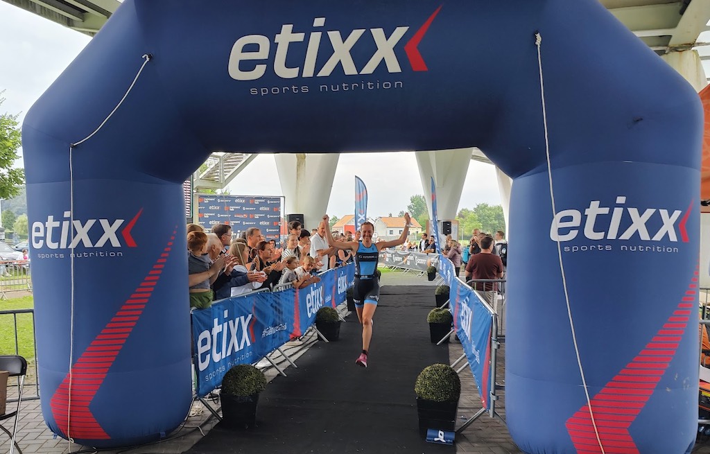 Rina Zijgers wint de Cave Triatlon in Kanne (foto: 3athlon.be)