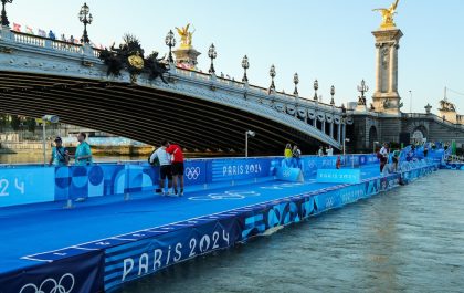 Het startponton van de olympische triatlon in Parijs blijft leeg op dinsdagochtend (foto: World Triathlon/Wagner Araujo)