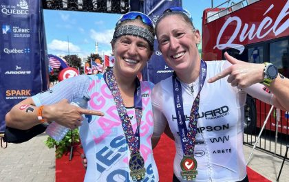 Valerie Barthelemy (l) en Jodie Stimpson na de Challenge Quebec triatlon (foto: 3athlon.nl)