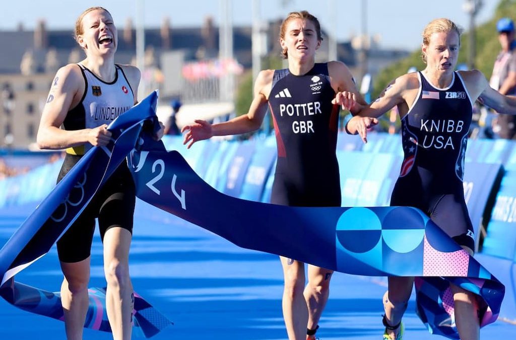 Duitsland pakt olympische titel in Mixed Team Relay triatlon, geen medaille voor Frankrijk na vroege val