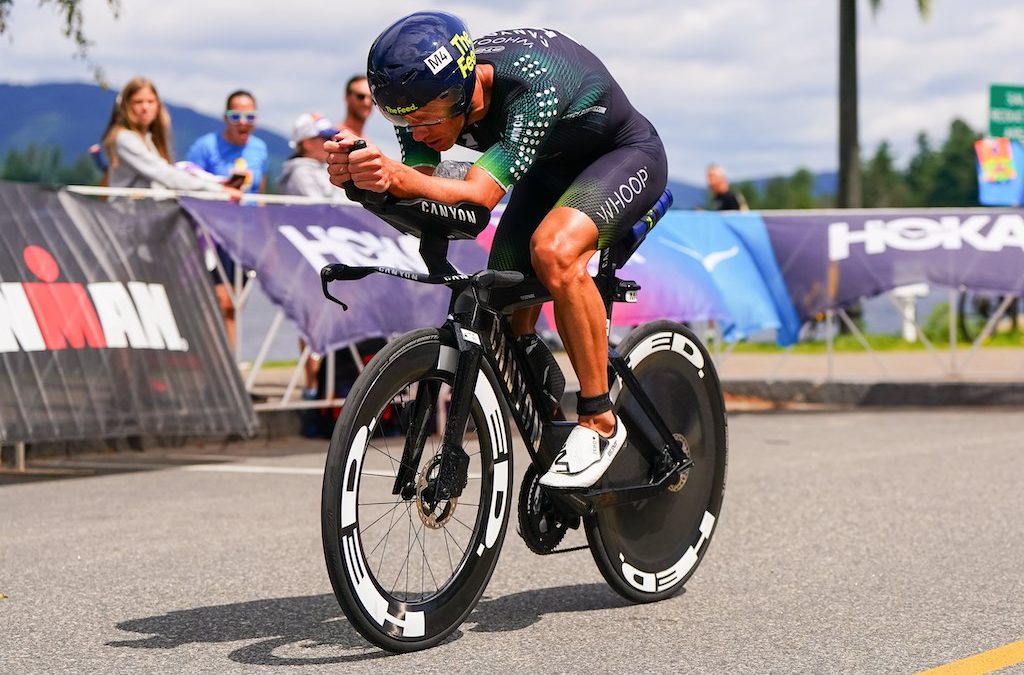 Zwemwater te koud, Lionel Sanders wint bike-run Ironman Canada in Penticton