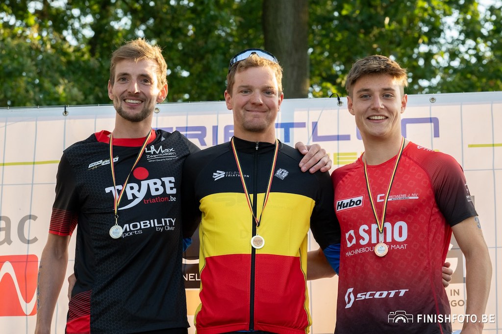 Het podium bij de mannen op het BK in Hofstade (foto: Finishfoto.be/Jim De Sitter)