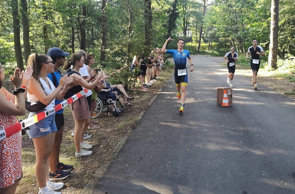 Ben Vyvey maakt indruk met nieuwe zege in Zilvermeer triatlon in Mol, Jorien Brion houdt net genoeg over bij de vrouwen