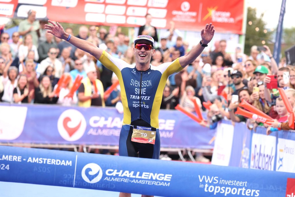 Jesper Svensson Europees kampioen long distance triatlon in Almere (foto: Challenge Family/Jose Luis Hurcado)