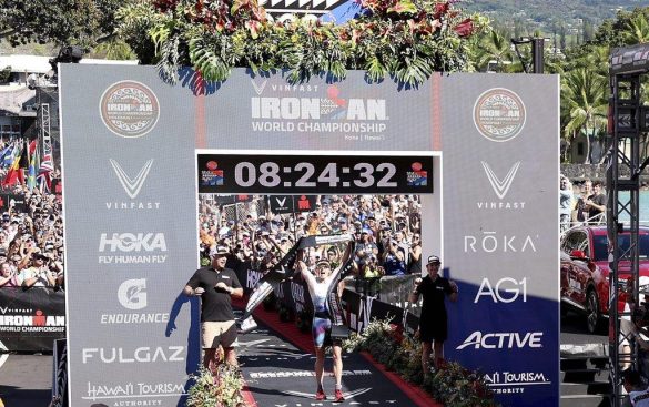 Lucy Charles won het WK Ironman in Kona in 2023 (foto: Ironman/Getty Images)