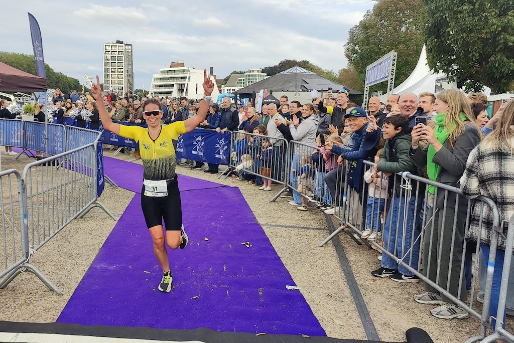 Marleen Van Roessel wint de kwarttriatlon van Turnhout (foto: 3athlon.be)