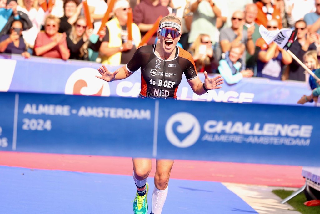 Marlene De Boer Europees kampioene long distance triatlon in Almere (foto: Challenge Family/Jose Luis Hurcado)