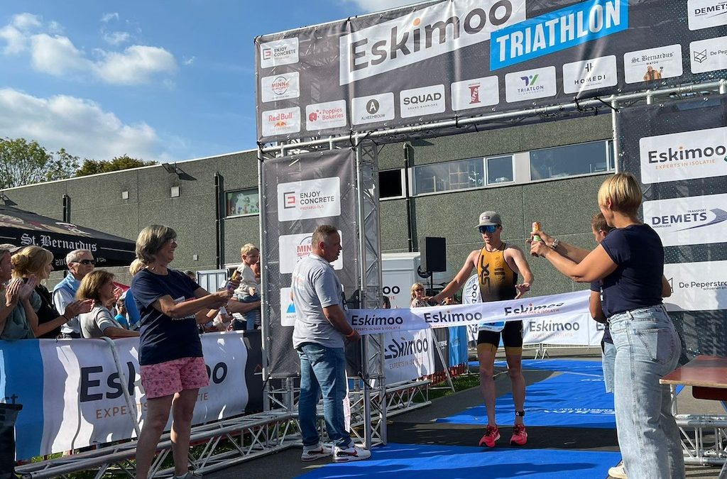 Vincent Van De Walle en Sonja Skevin pakken winst In Flanders Fields triatlon in Ieper