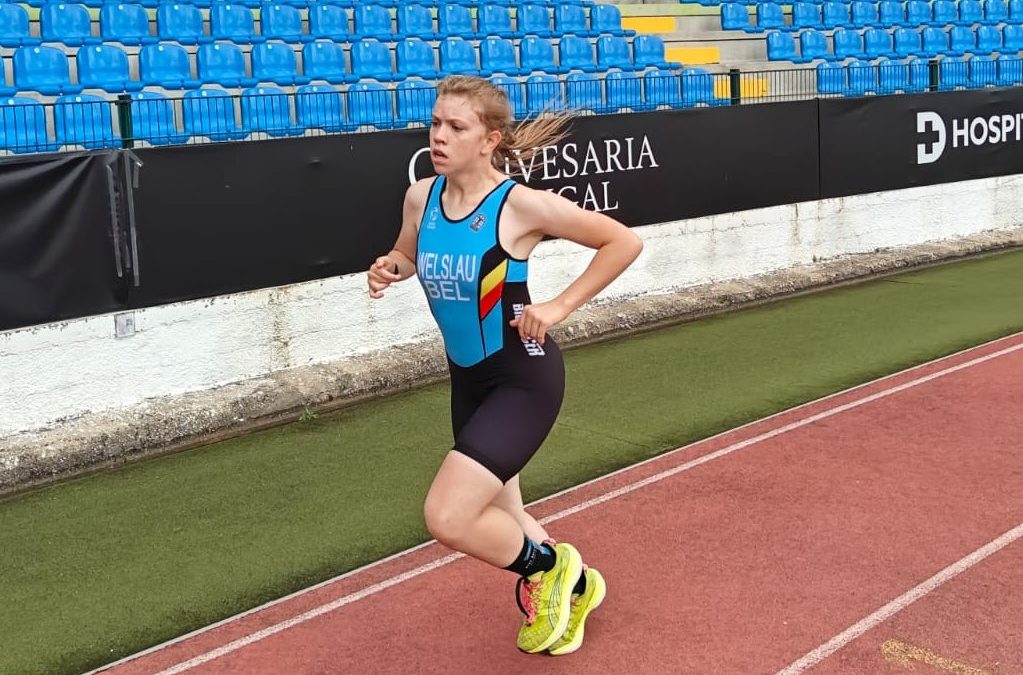 Jonge Belgische paratriatlete Gitte Welslau pakt meteen winst in allereerste World Triathlon Para Cup in Alhandra