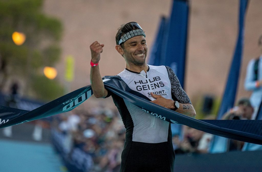 Jelle Geens wint spannend duel met Marten Van Riel in T100 Lake Las Vegas triatlon, Pieter Heemeryck vierde