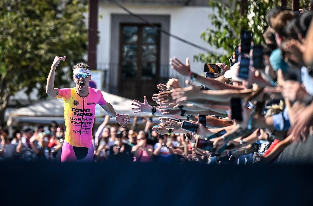 Marten Van Riel in ‘Walk &Talk’ met Jan Frodeno: “Sport moet fun zijn en dat waren de Spelen niet”